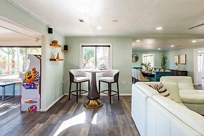 Sleeps 16 Two Beautiful Homes w/ Private Pool Sunset Grove