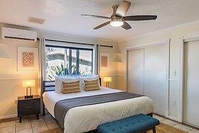 Sleeps 16 Two Beautiful Homes w/ Private Pool Sunset Grove
