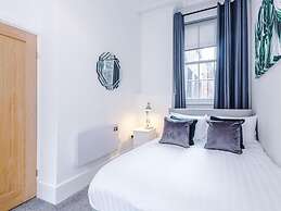 Cosy 2 Bed Apt Old Dutch Embassy