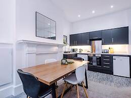 Cosy 2 Bed Apt Old Dutch Embassy