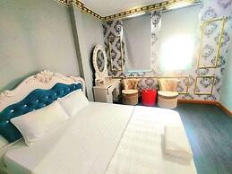 Crowne Meow Bui Vien Hotel 2