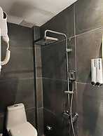 Crowne Meow Bui Vien Hotel 2