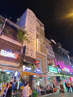 Crowne Meow Bui Vien Hotel 2