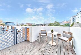 Seclusion with the mountain