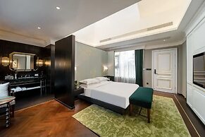 Seclusion with the mountain