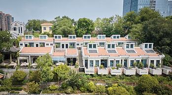 Seclusion with the mountain