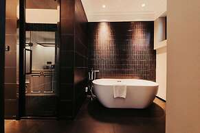 Seclusion with the mountain