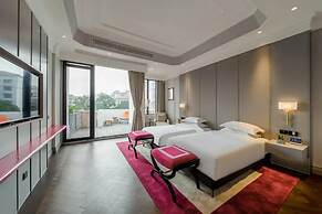 Seclusion with the mountain