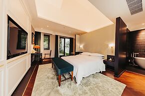 Seclusion with the mountain