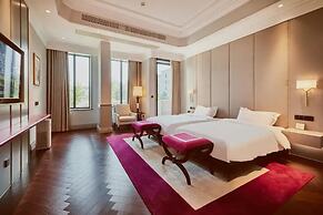 Seclusion with the mountain