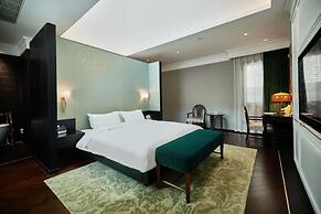 Seclusion with the mountain