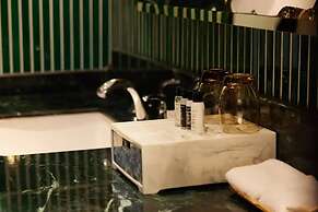 Seclusion with the mountain