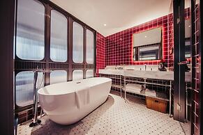 Seclusion with the mountain