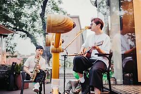 Seclusion with the mountain