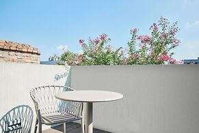 Seclusion with the mountain