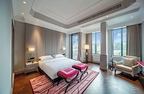 Seclusion with the mountain