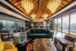 Seclusion with the mountain