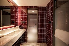 Seclusion with the mountain