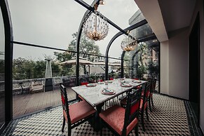 Seclusion with the mountain