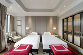 Seclusion with the mountain