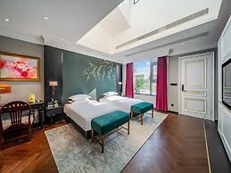 Seclusion with the mountain