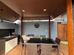 Orange Private Pool Villa, Near Cham Am Beach