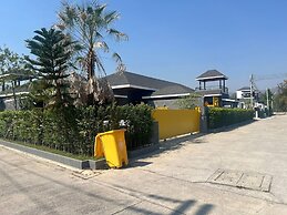 Orange Private Pool Villa, Near Cham Am Beach