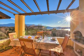 John's House-Lakeview & shared pool