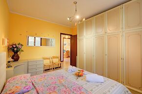 John's House-Lakeview & shared pool