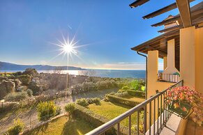 John's House-Lakeview & shared pool