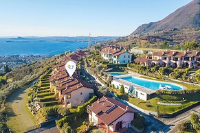 John's House-Lakeview & shared pool