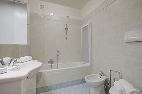 John's House-Lakeview & shared pool