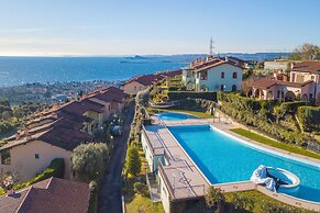 John's House-Lakeview & shared pool