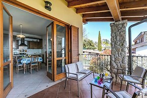 Julia's House With Lakeview and shared pool