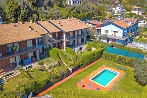 Julia's House With Lakeview and shared pool