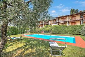 Julia's House With Lakeview and shared pool