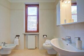 Julia's House With Lakeview and shared pool