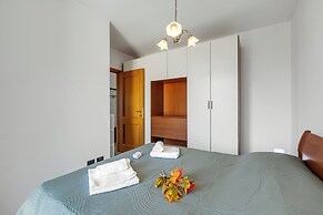 Julia's House With Lakeview and shared pool