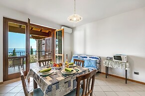 Julia's House With Lakeview and shared pool