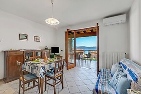 Julia's House With Lakeview and shared pool