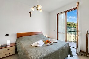Julia's House With Lakeview and shared pool