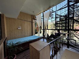 Yes Hotel By The Ganges