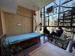 Yes Hotel By The Ganges