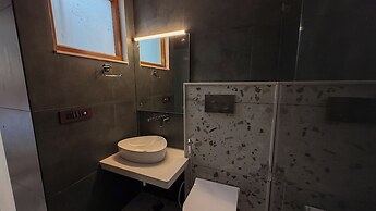 Yes Hotel By The Ganges