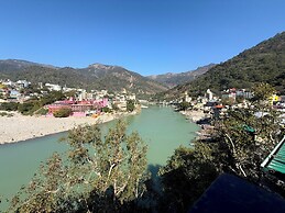 Yes Hotel By The Ganges