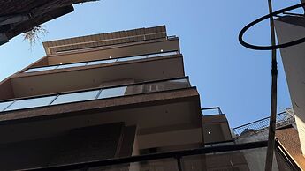 Yes Hotel By The Ganges