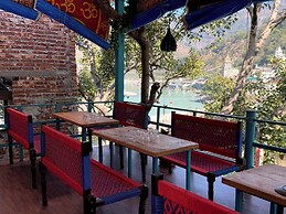 Yes Hotel By The Ganges