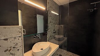 Yes Hotel By The Ganges