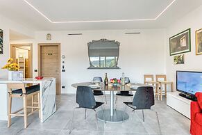 Gemma Marina Near Villa Grock Museum