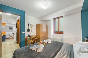 The Harbor Old House